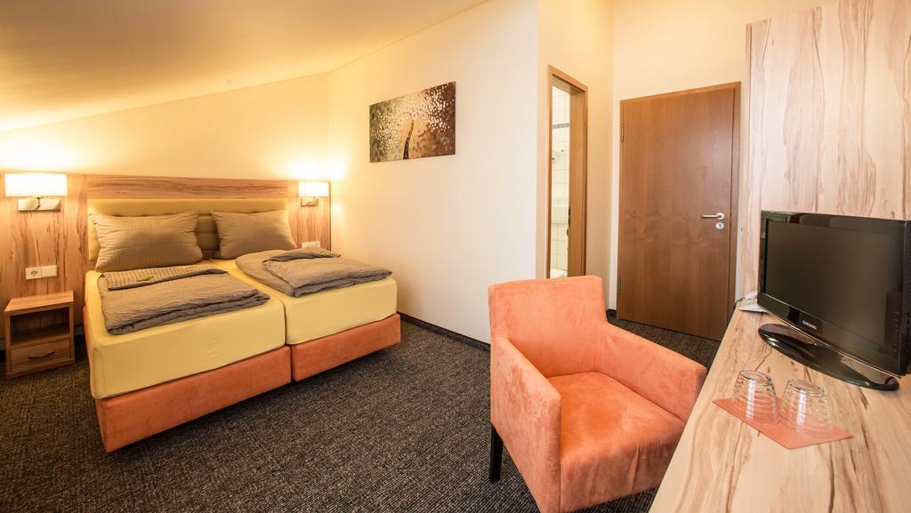Hotel An Der Waldstrasse Groß-Zimmern Pokoj fotografie