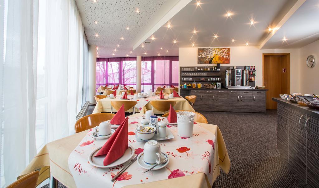 Hotel An Der Waldstrasse Groß-Zimmern Exteriér fotografie